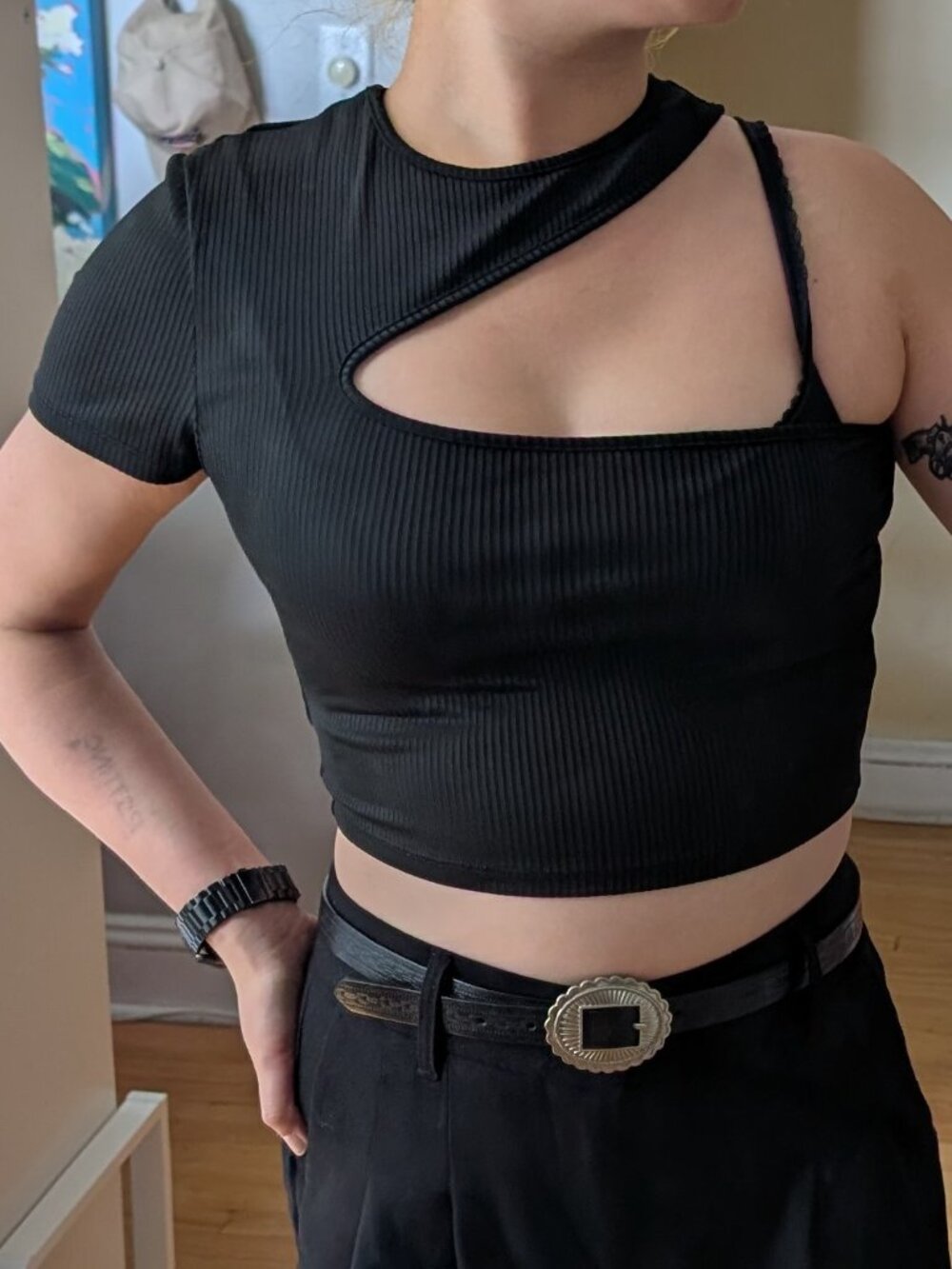 Black cut out crop top - medium